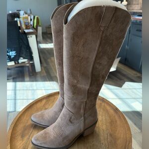 Altar’d State Willow Taupe Suede Western Stitch Boot Never Worn Women’s 7